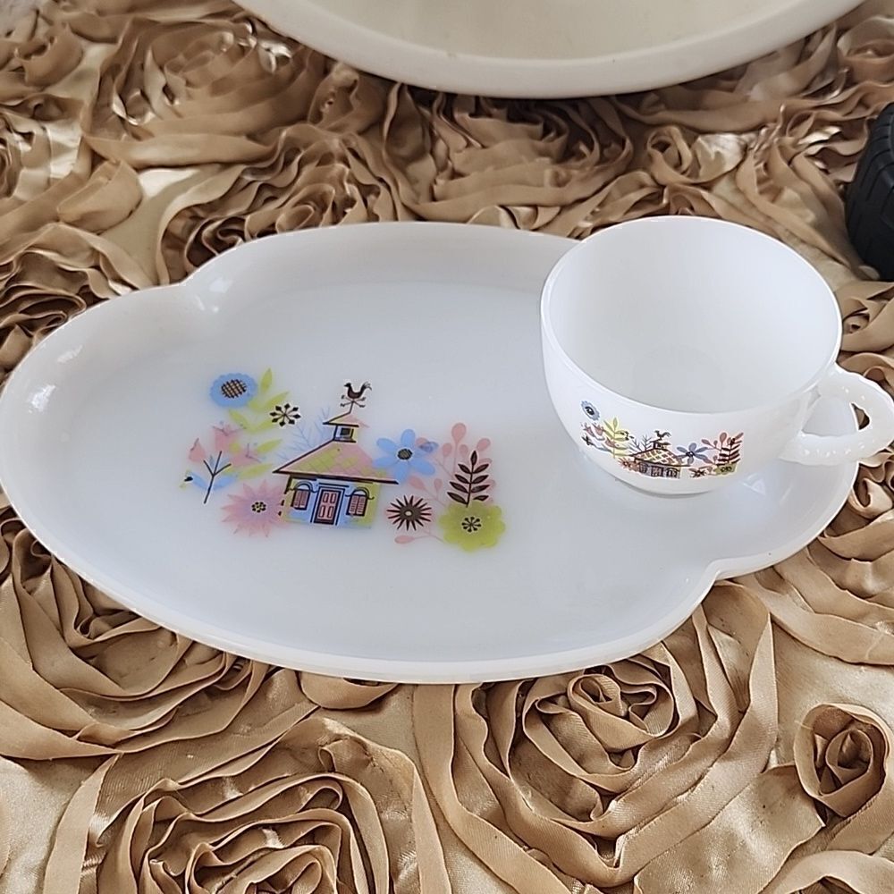 Federal 'Chalet' pattern Snack Set for 4 Cottage Core Farmhouse Shabby Chic